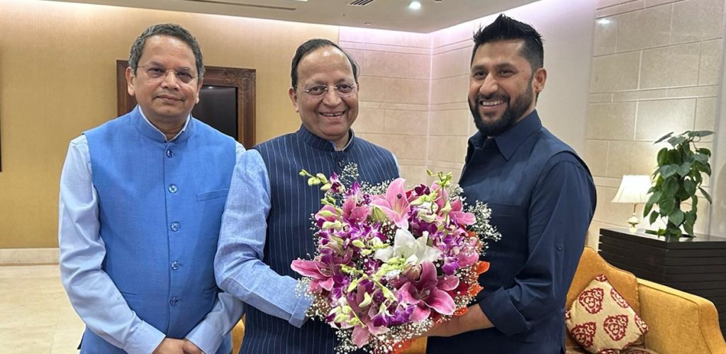 दिल्लीमा रविको भव्य स्वागत, विमानस्थलमा भाजपा नेताहरू उपस्थित