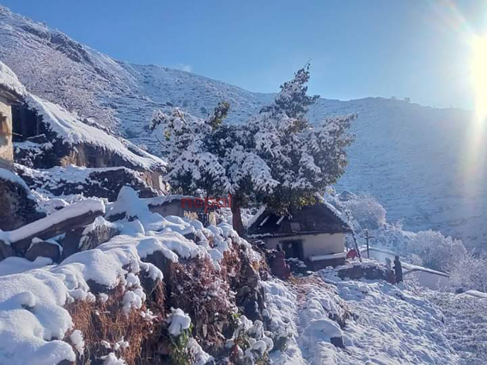 हिमपातपछि कागबेनीमै रोकिए दर्शनार्थी