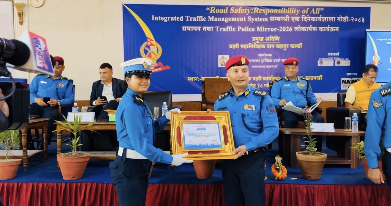 कर्तव्यनिष्ठाको पुरस्कार: इन्सपेक्टर झरना आईजीपीबाट सम्मानित