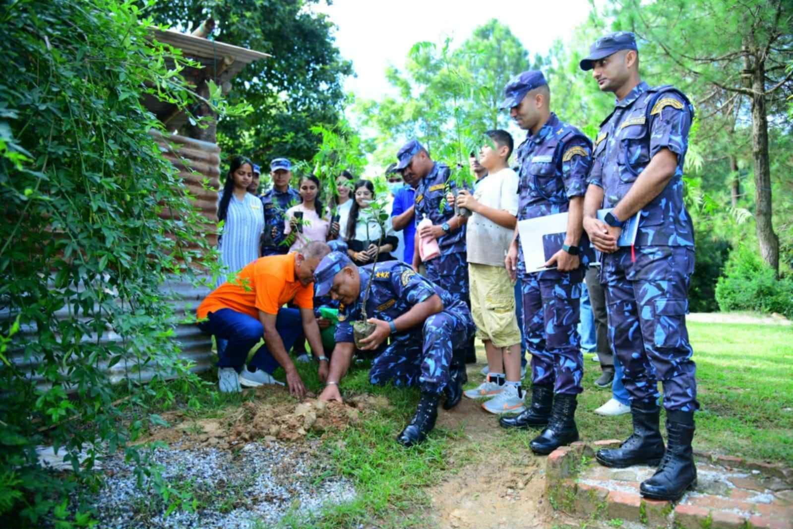 प्रस्ताबित SSp ज्ञवालिको बाताबरण मैत्री कार्य ,रोटरी संगको सहकार्यमा बृक्षारोपण।